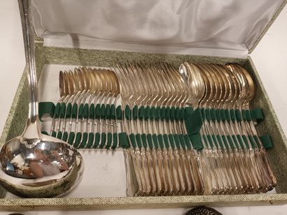 Service de table en métal argenté (complet...