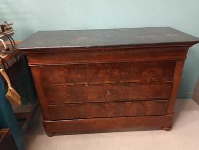 Commode Louis-Philippe en bois de placage
93...