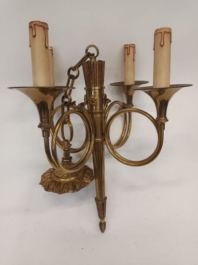 Lustre en laiton doré, à bras de lumière...