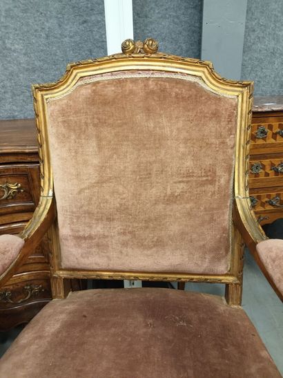 Paire de fauteuil et paire de chaise de style...