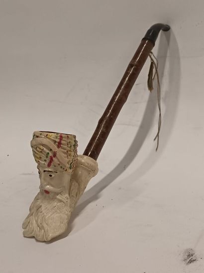 Pipe en terre polychrome 