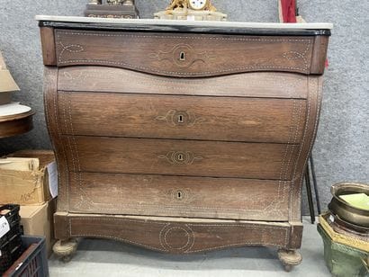 Commode-scribane en bois de placage et incrustation...