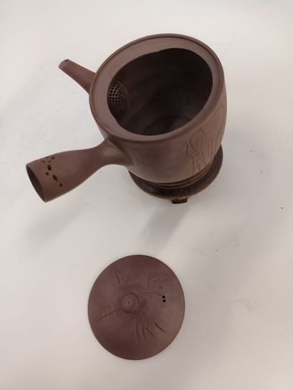 Théière en terre Ji Xing
H : 14 cm