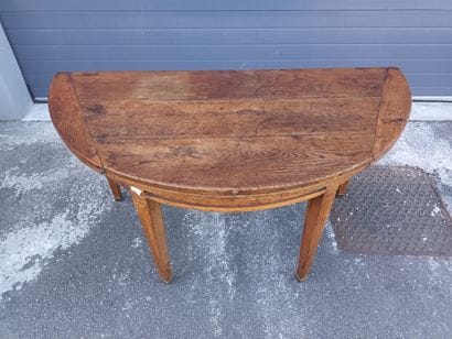 Table demi-lune en chêne
Hauteur : 72 cm
Profondeur...