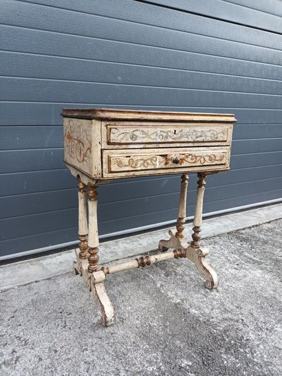 Chevet en bois peint 
Fin 19ème
68 x 53 x...