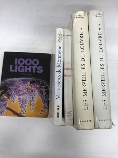 Lot de livres comprennant : 
- HACHETTE,...