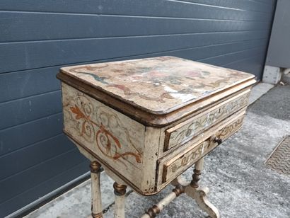 Chevet en bois peint 
Fin 19ème
68 x 53 x...