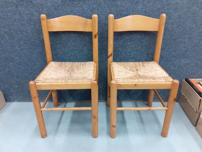 Travail des années 50
Deux chaises en bois...