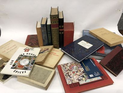Lot de livres divers sur les volcans, Platon,...