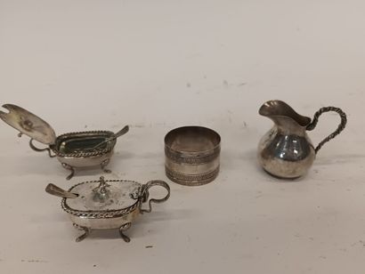 Deux salières en argent (poinçon 800°), une...