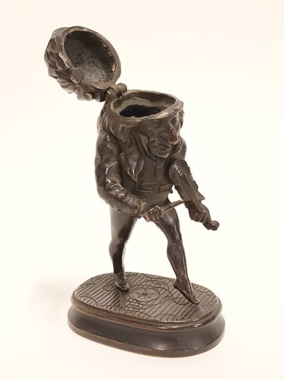 Dans l'esprit de CALLOT
Encrier en bronze...