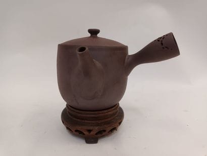 Théière en terre Ji Xing
H : 14 cm