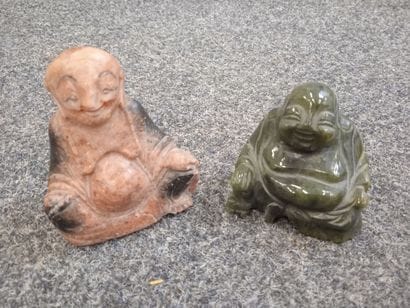 Bouddha rieur
Deux statuettes en pierre dure...