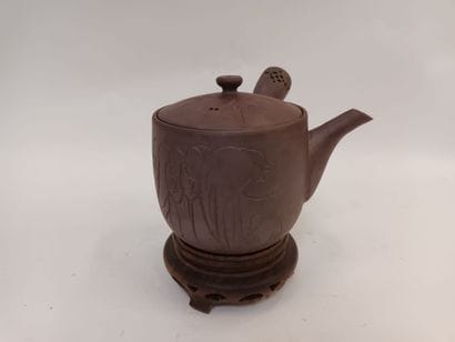 Théière en terre Ji Xing
H : 14 cm