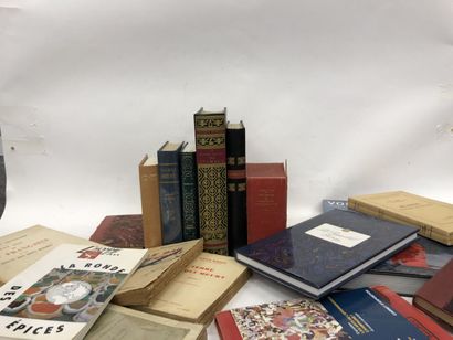 Lot de livres divers sur les volcans, Platon,...