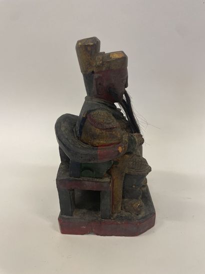 Sage assis sur un trône en bois sculpté 
CHine
H...