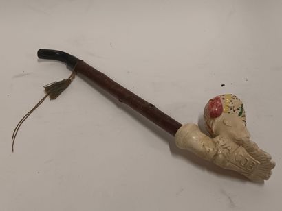 Pipe en terre polychrome 