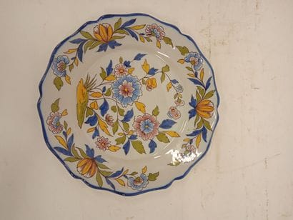 CHAROLLES,
Assiette en faïence à décor floral
Diamètre...