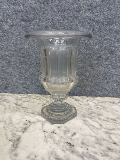 Vase en cristal taillé de forme Médicis
H...