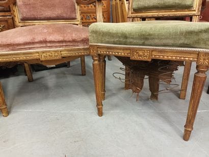 Paire de fauteuil et paire de chaise de style...