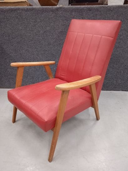 Travail Français
Fauteuil en bois recouvert...