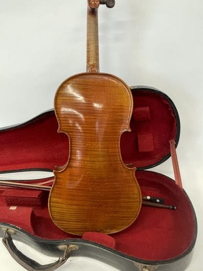 Violon 3/4 signé Jean-Baptiste VUILLAUME,...