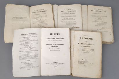 Lot de 3 ouvrages sur la législation militaire...