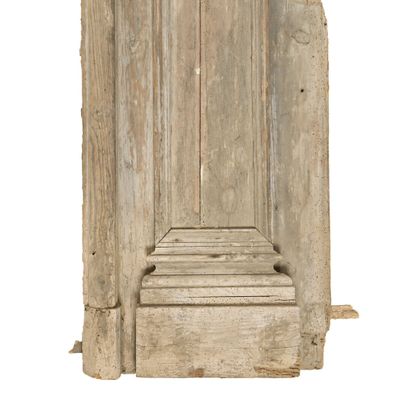 Encadrement de porte en bois laqué et sculpté,...