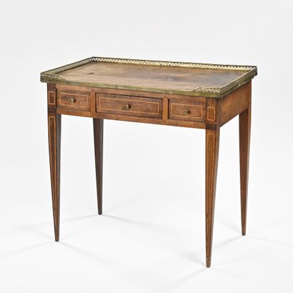 Table Console en noyer, plateau bois veiné...