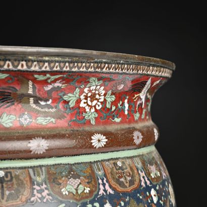 Japon XXe siècle, 
Important cache pot en...