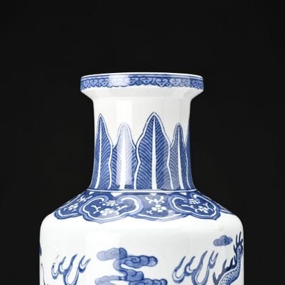 Chine, travail moderne, 
Vase balustre en...