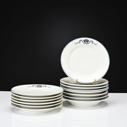 [GARDE IMPERIALE] Service de table du mess...