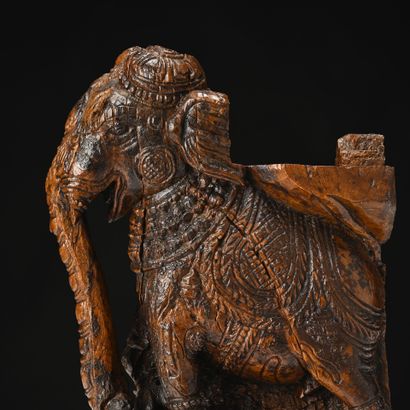 Inde,Bois de char indien en forme d' éléphant...