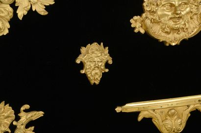 Importante paire de cabinets à profil trapézoïdal,...