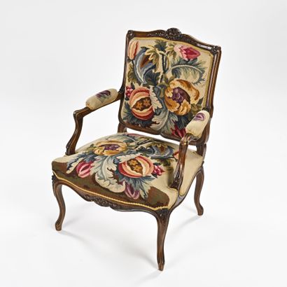 Suite de quatre fauteuils à dossier plat,...