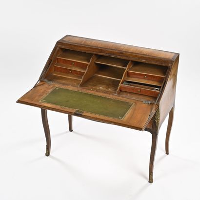 Bureau de pente en bois de placage
18eme...
