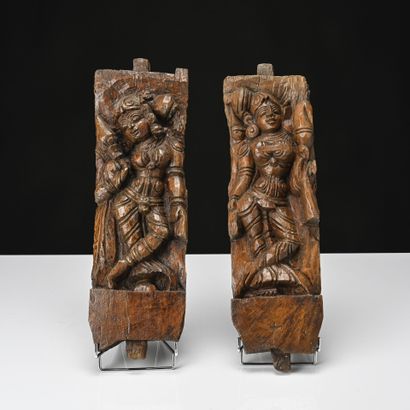 Inde, Paire de bois de char en bas-relief...