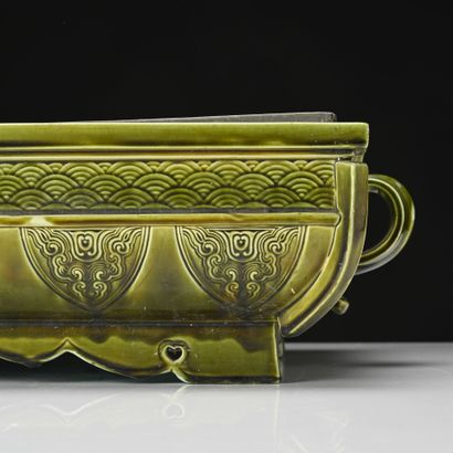 SARREGUEMINES Majolica
Importante jardinière...