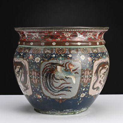 Japon XXe siècle, 
Important cache pot en...