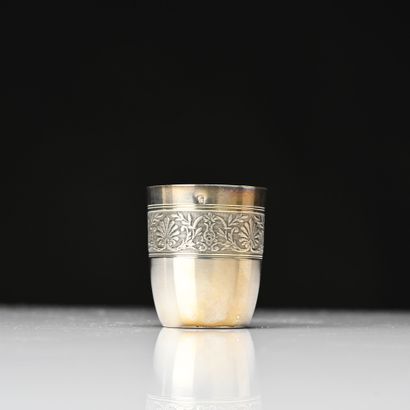 Douze goblelets à liqueur en vermeil et argent...