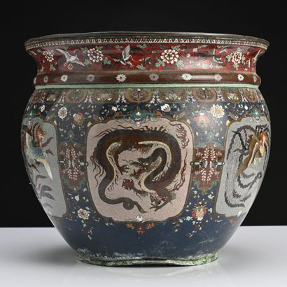 Japon XXe siècle, 
Important cache pot en...