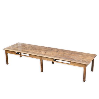 Importante table de drapier formant table...