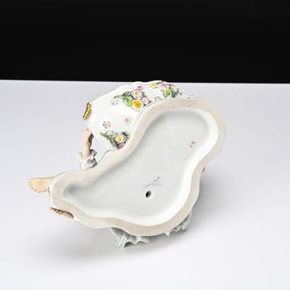 MEISSEN, paire de raviers en porcelaine polychrome...