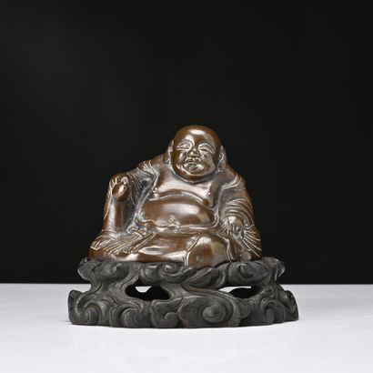 Chine XXe siècle, 
Statuette en bronze, représentant...