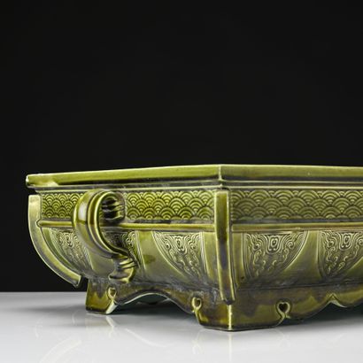 SARREGUEMINES Majolica
Importante jardinière...