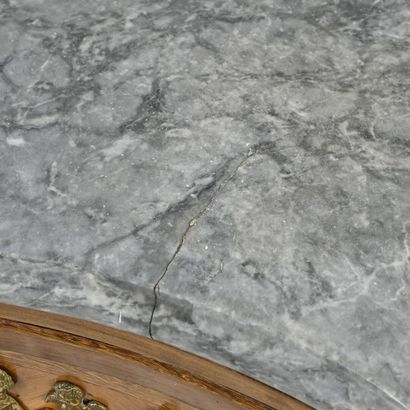 Commode Mazarine marquetée de losange en...