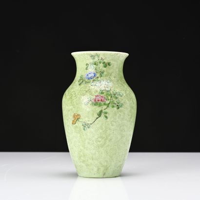 Chine fin XIXe siècle, 
Petit vase de forme...