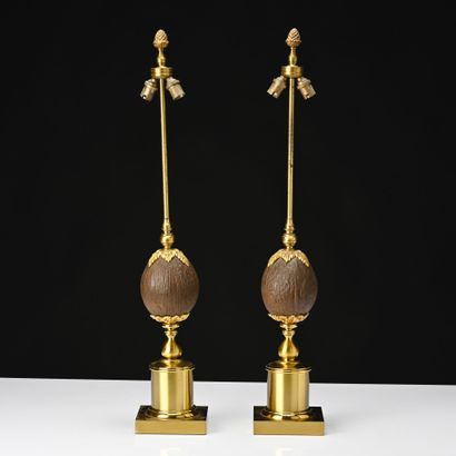Paire de lampes en laiton fût formé d'une...