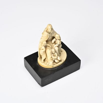 Le Bon Pasteur. 
sujet en ivoire sculpté....