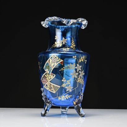 Paire de vases en verre teinté bleu et émail...